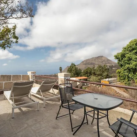 Charming Retreat In With Stunning Views Farm stay *