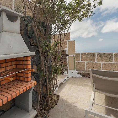 Charming Retreat In With Stunning Views *