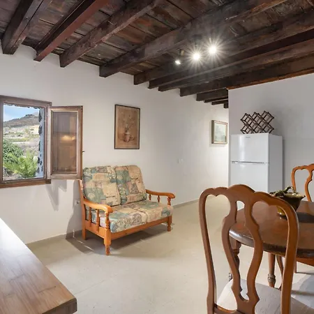 Charming Retreat In With Stunning Views *